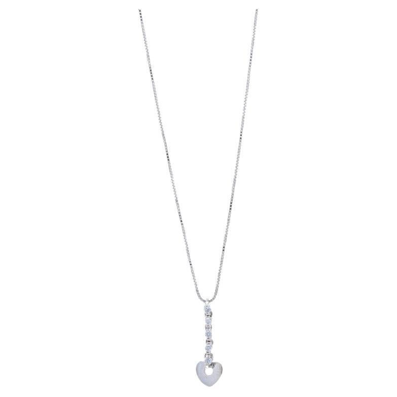 Collier pendentif cœur à cinq pierres en or blanc 16 3/4" - 14k en vente