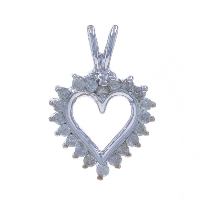 Contenuto del metallo: Oro bianco 10k

Informazioni su A. Stone

Diamanti naturali
Carati: .10ctw
Taglio: Rotondo brillante
Colore: G - H
Chiarezza: I2 - I3

Carati totali: .10ctw

Tema: Cuore, Amore

Misure

Altezza (dalla cauzione fissa): 16,9 mm