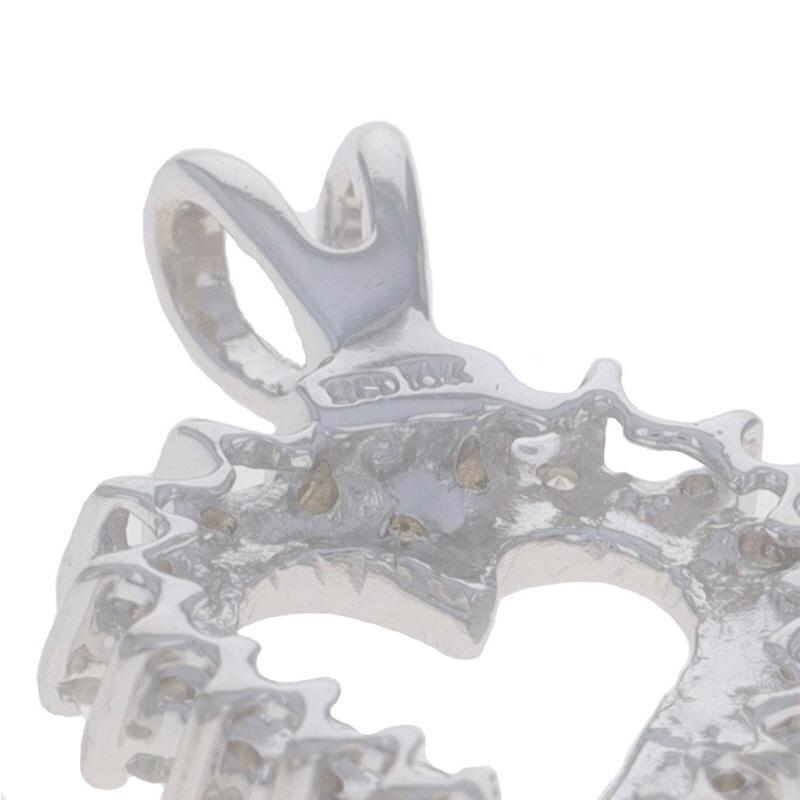 Donna Ciondolo a cuore con diamante in oro bianco - 10k Round Brilliante .10ctw Amore in vendita