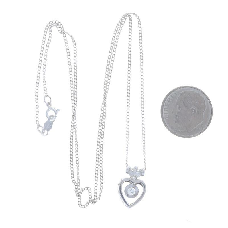 Collier en or blanc avec pendentif solitaire en forme de cœur de diamant 14k Round .15ct Love Excellent état - En vente à Greensboro, NC