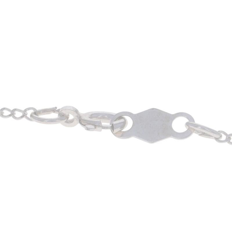 Collier en or blanc avec pendentif solitaire en forme de cœur de diamant 14k Round .15ct Love Pour femmes en vente