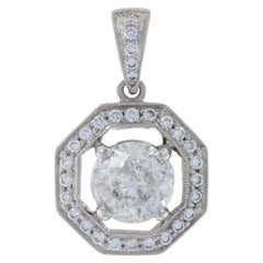 Colgante Halo Hexágono de Diamantes de Oro Blanco, 14k Brillante Redondo 2,12ctw Milgrain