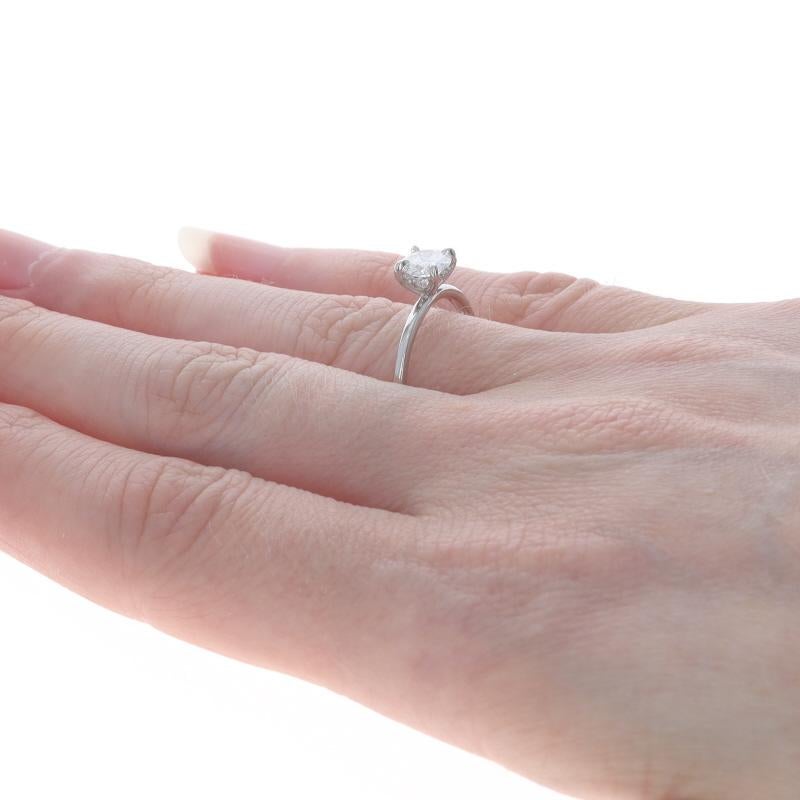 Bague de fiançailles en or blanc avec halo caché et diamant - 14k Round Brilliant .65ctw GIA Neuf - En vente à Greensboro, NC
