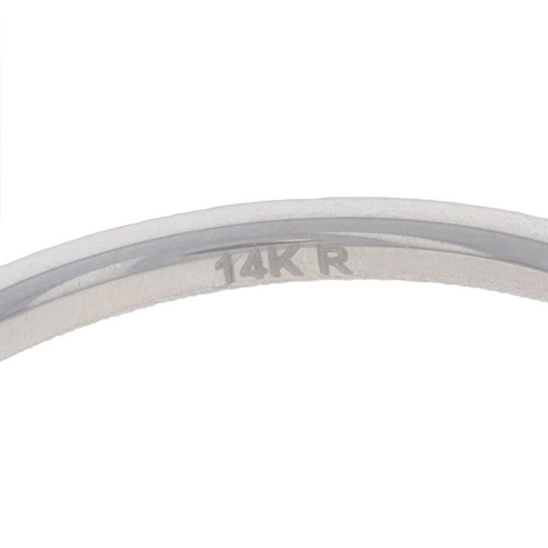 Bague de fiançailles en or blanc avec halo caché et diamant - 14k Round Brilliant .65ctw GIA en vente 1