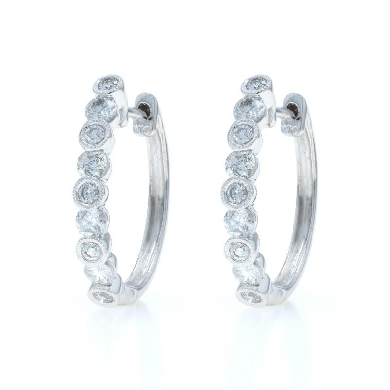 Contenuto del metallo: Oro bianco 14k

Informazioni su A. Stone

Diamanti naturali
Carati: 1.00ctw
Taglio: Rotondo brillante
Colore: H. H. - I.
Chiarezza: SI2 - I1

Carati totali: 1,00ctw

Stile: A cerchio
Tipo di chiusura: Chiusura a