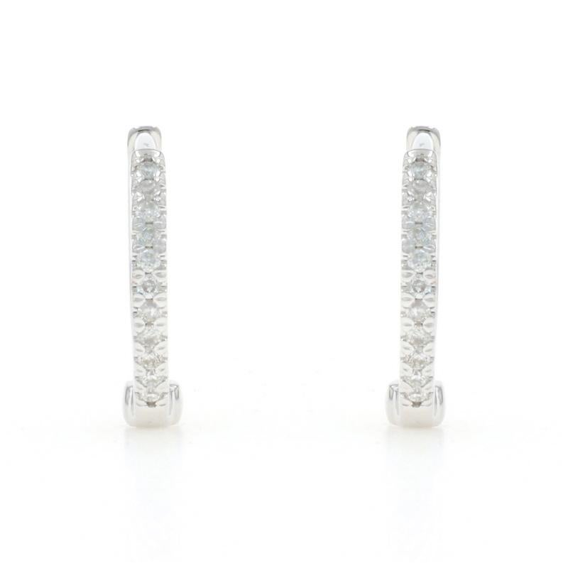 Orecchini a cerchio Huggie con diamanti in oro bianco - 14 carati con foro rotondo In condizioni Nuovo in vendita a Greensboro, NC