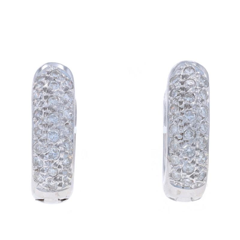 Taglio rotondo Orecchini Huggie Hoop con diamanti in oro bianco - 18k Round .50ctw Cluster Pierced in vendita
