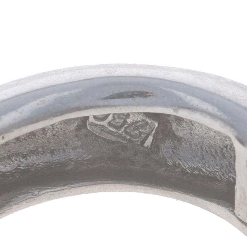 Orecchini Huggie Hoop con diamanti in oro bianco - 18k Round .50ctw Cluster Pierced in vendita 1
