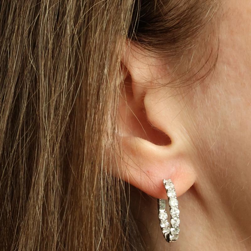 Taglio rotondo Orecchini a cerchio in oro bianco con diamante Inside-Out 14k a brillante rotondo 2,45ctw con foro in vendita