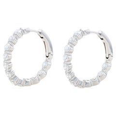 Boucles d'oreilles en or blanc 18 carats avec diamants brillants ronds de 2,04 carats percés