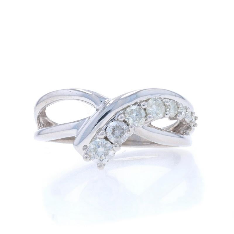Größe: 6
Gebühr für Größenanpassung: 2 Größen hoch für $30 oder 1 Größe runter für $30

Metall Inhalt: 10k Weißgold

Informationen zu Stein

Natürliche Diamanten
Karat(e): .45ctw
Schliff: Runder Brillant
Farbe: J - K
Klarheit: I2

Karat gesamt: