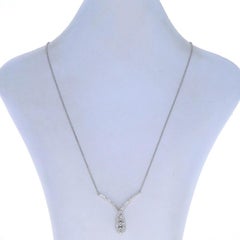 Collar de oro blanco con halo de diamantes 14k Rnd y Baguette 1.50ctw Ajuste por torsión