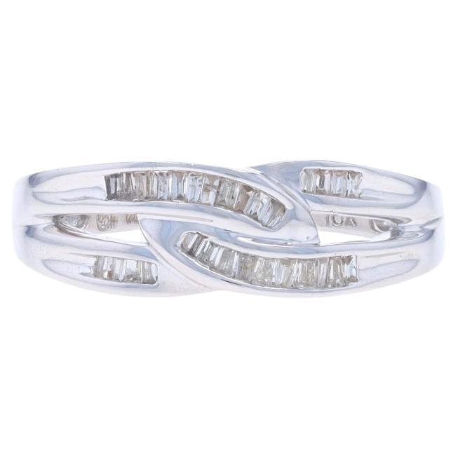 Anneau nœud d'amour en or blanc 10k baguette 1/5ctw Taille de la bague : 7 Taille des pieds :