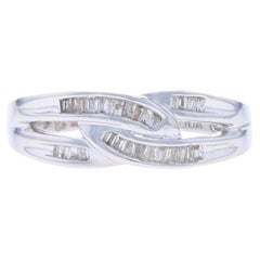 Anello con nodo di diamanti in oro bianco - 10k Baguette 1/5ctw Love RingDimensione: 7 Tassa di calibrazione: