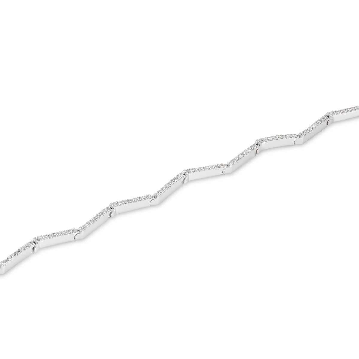 White Gold Diamond Line Bracelet 1.02ct In Excellent Condition For Sale In London, GB