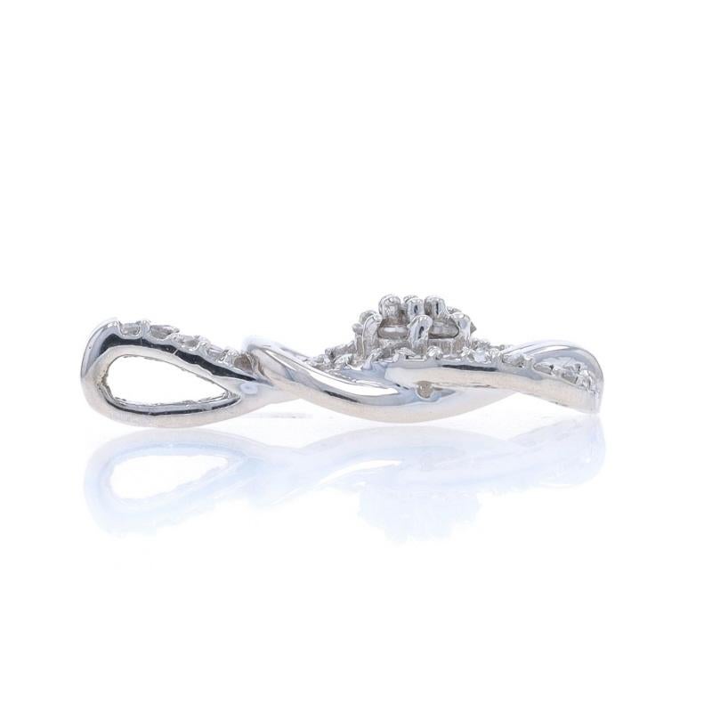 Taille simple Pendentif nœud d'amour en or blanc - 10k Single Cut .25ctw en vente