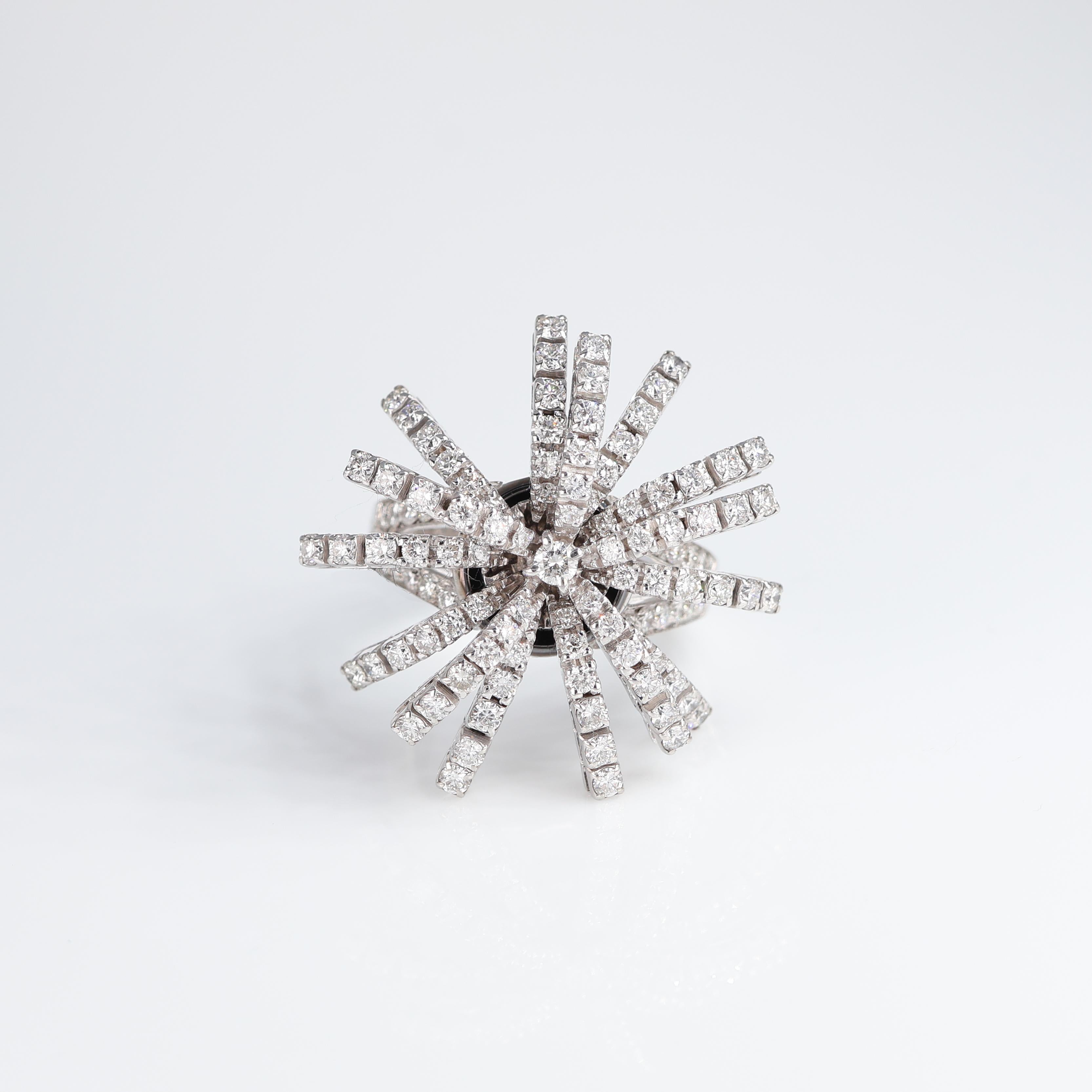 White Gold Diamond Magic Starburst Ring In New Condition For Sale In Bergamo, BG