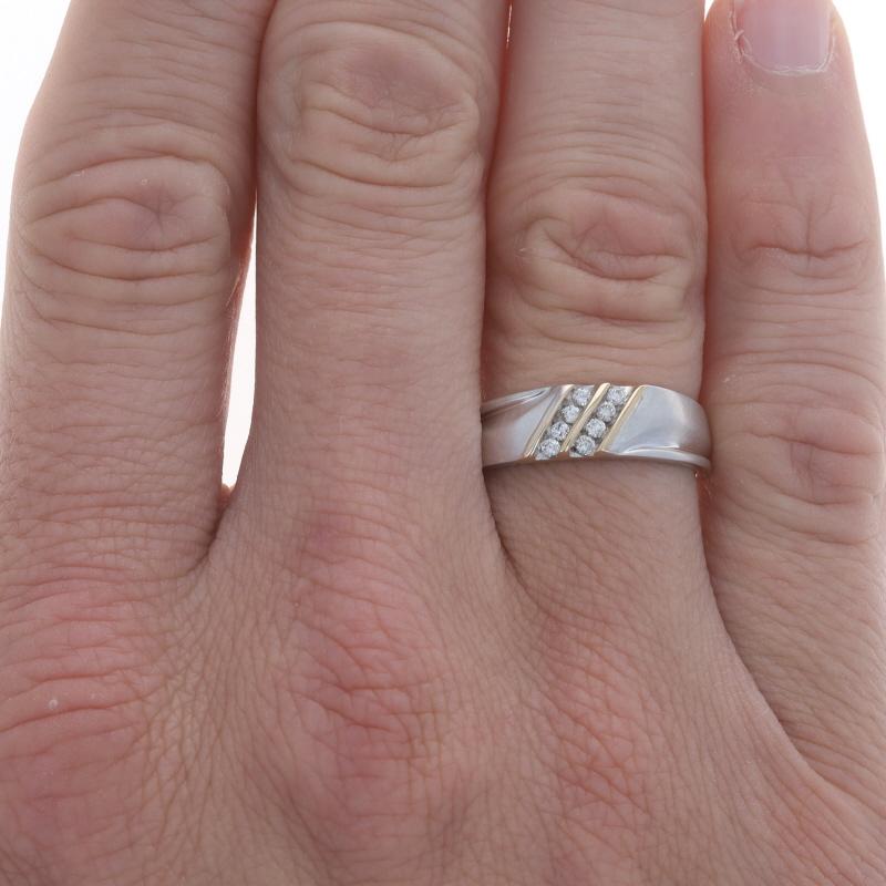Weißgold Diamant Männer Hochzeit Band - 10k Runde Brillant .16ctw Ring (Rundschliff) im Angebot