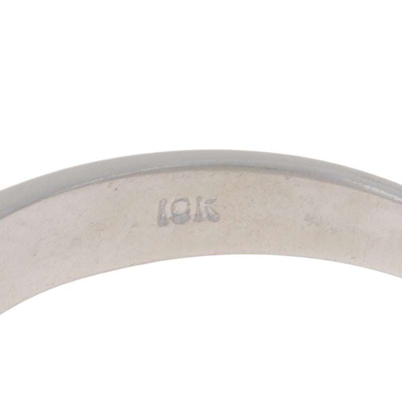 Fascia nuziale da uomo con diamante in oro bianco 10k Brilliante rotondo 0,25ctw Anello a cinque pietre in vendita 2