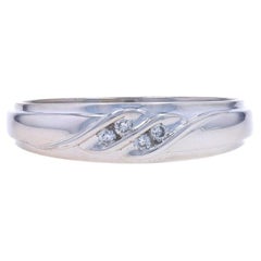 Used White Gold Diamond Men
s Wedding Band - 10k Round Brilliant Ring