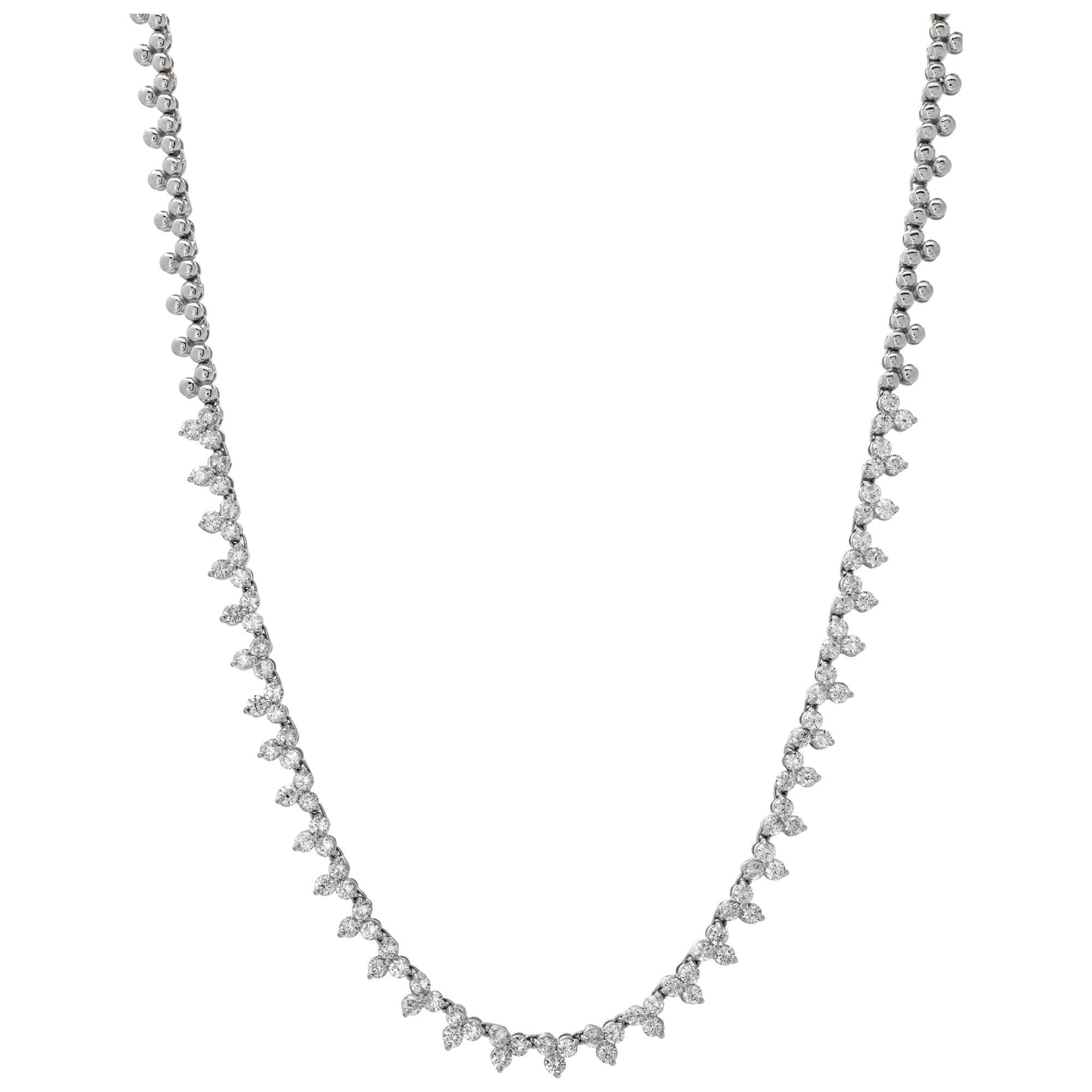 White gold diamond necklace with round brilliant cut diamonds In Excellent Condition For Sale In Surfside, FL
