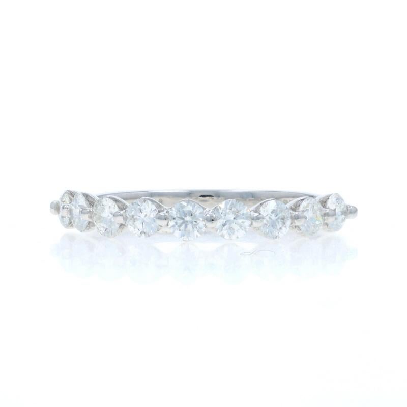 Dimensioni: 6 1/4

Nota: contattaci per un preventivo di ridimensionamento.

Contenuto del metallo: Oro bianco 14k

Informazioni su A. Stone

Diamanti naturali
Carati: .65ctw
Taglio: Rotondo brillante
Colore: G
Chiarezza: VS2 - SI1

Carati totali: