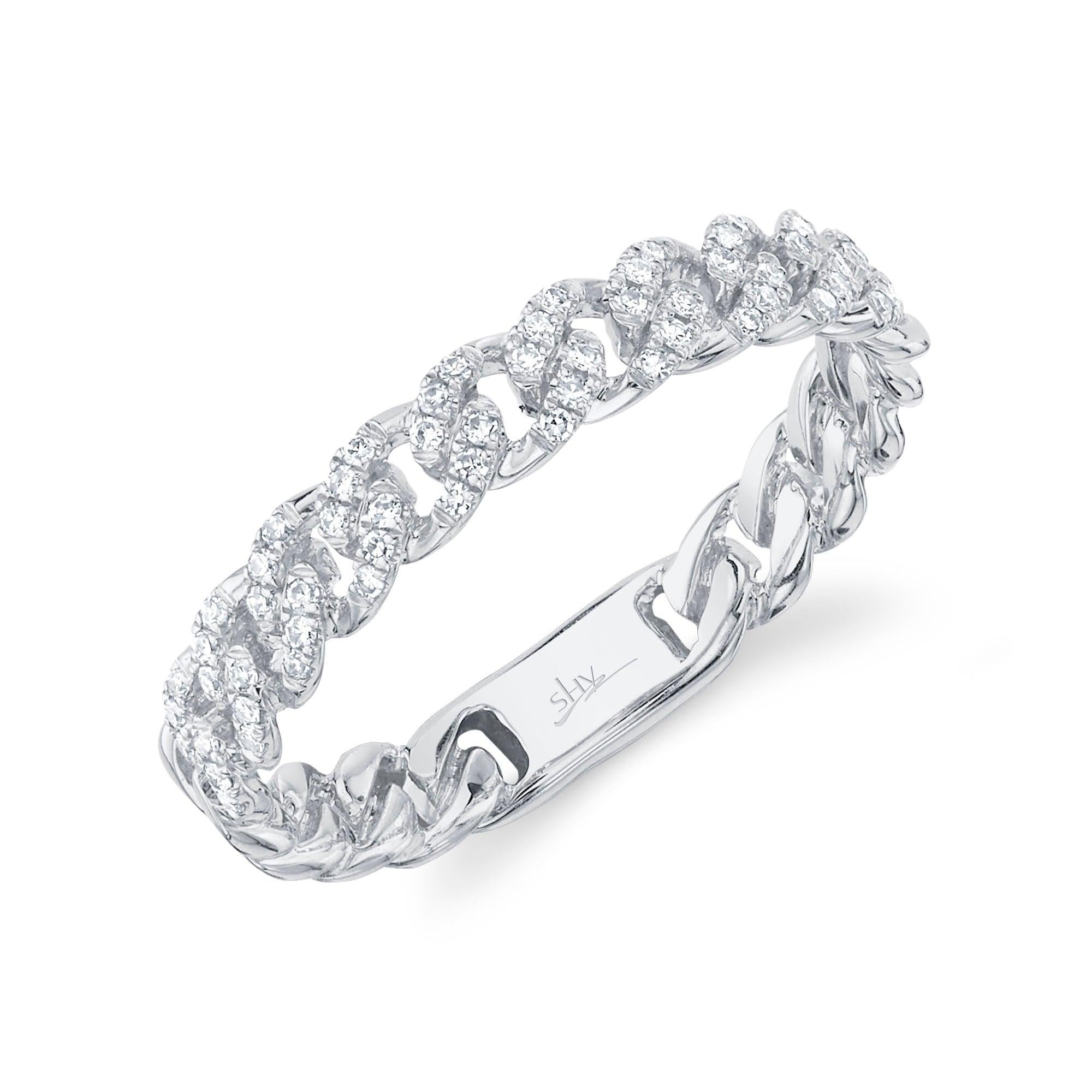 This exquisite White Gold Diamond Pave Link Ring will add the perfect touch of sparkle for any occasion. Crafted with 14K white gold and pave diamonds, this timeless piece will become your favorite accessory.
White Gold Diamond Pave Link Ring.
Size