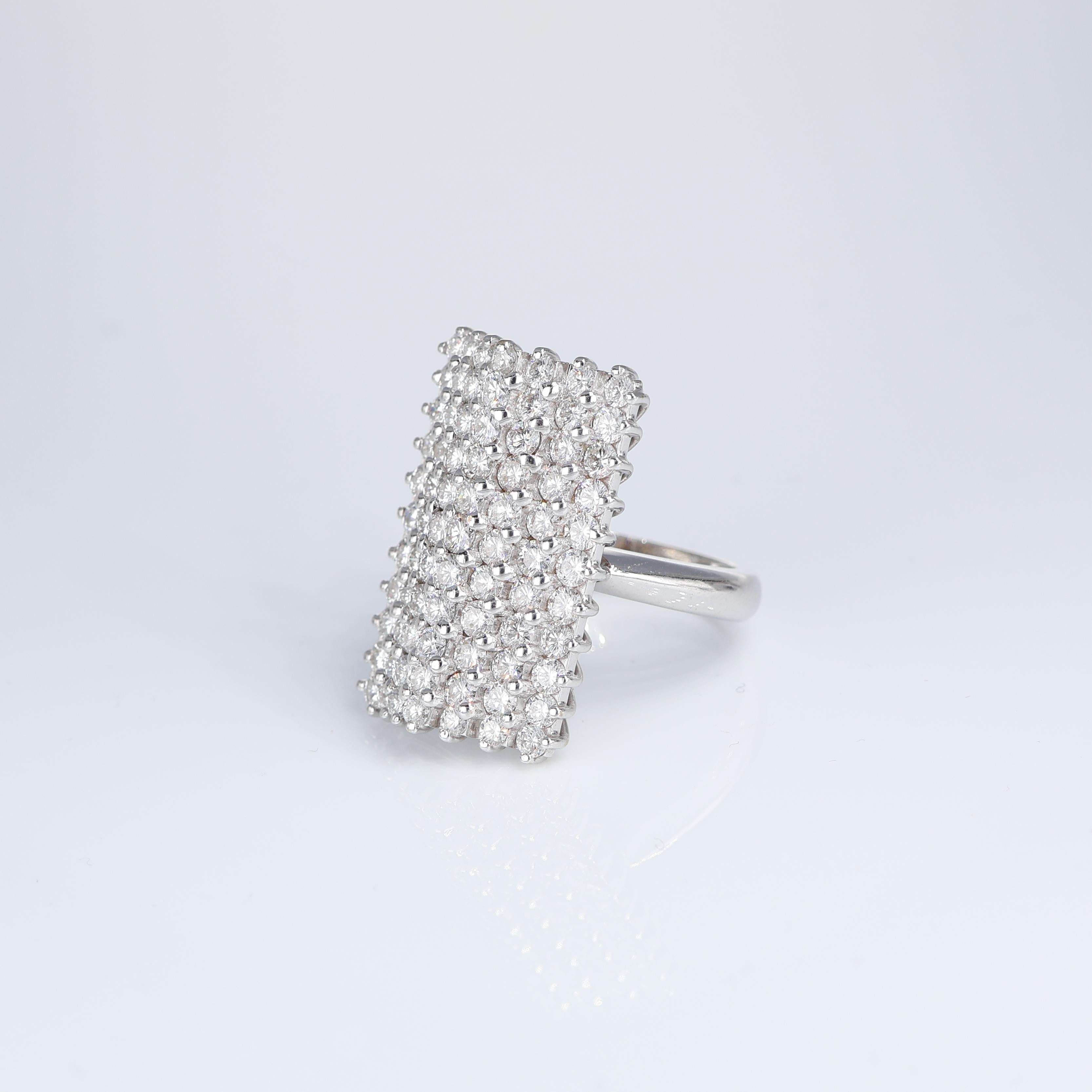 White Gold Diamond Pave Rectangular Statement Ring In New Condition For Sale In Bergamo, BG
