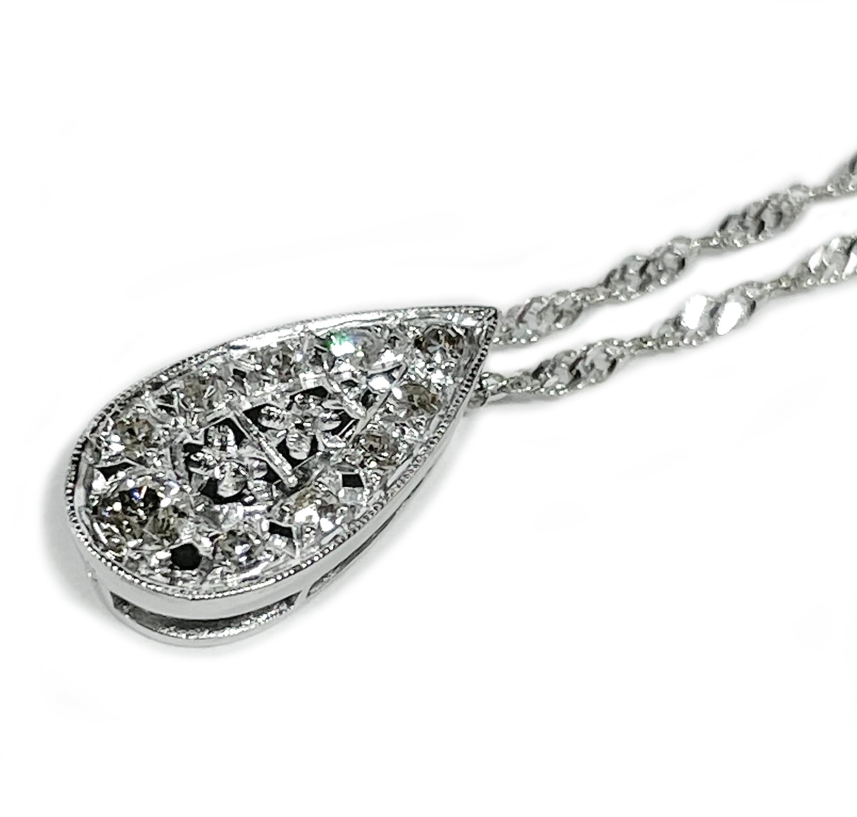 Taglio marquise Collana con ciondolo a forma di pera con diamante in oro bianco in vendita