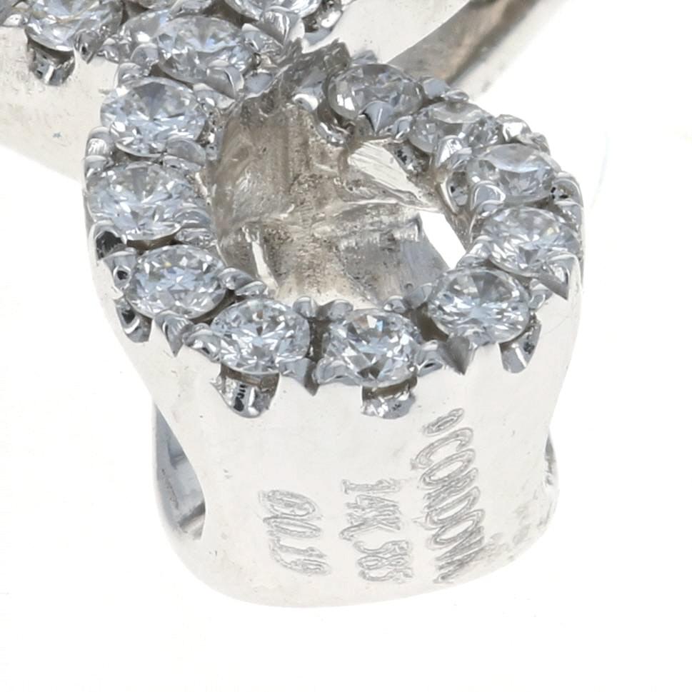 Pendentif en or blanc avec diamants taille ronde brillants de 14 carats (0,19 ct. pt.) Neuf - En vente à Greensboro, NC