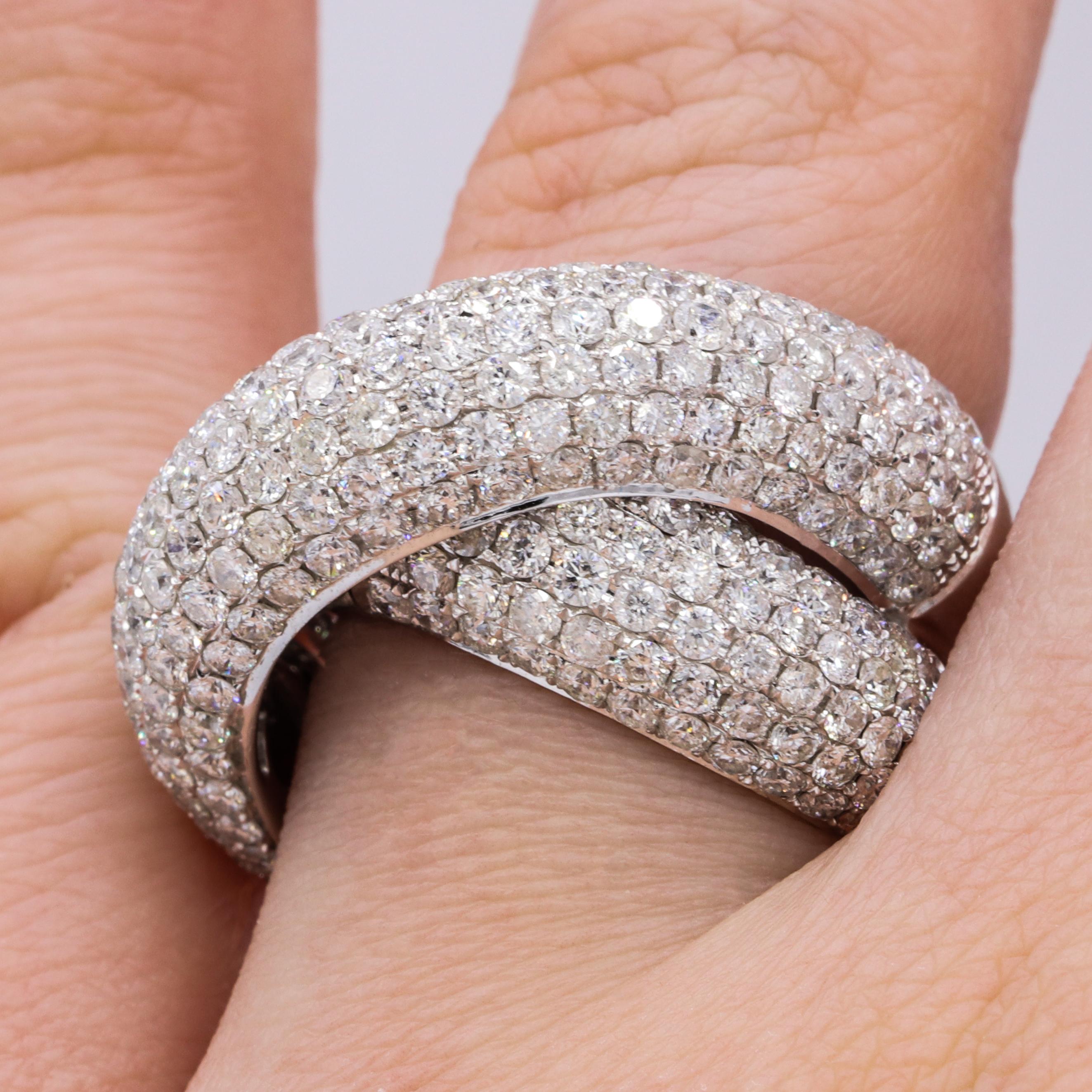 Round Cut White Gold Diamond Puffy Criss Cross Ring For Sale