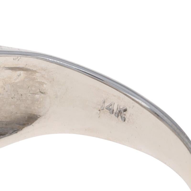 Bague de cocktail en or blanc avec diamant en forme de grappe 14k Baguette et simple .74ctw en vente 2