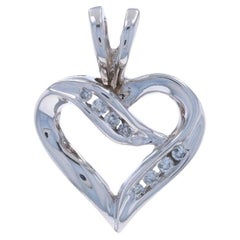 Ciondolo a cuore con nastro di diamanti in oro bianco - 14k Round Brilliante .10ctw Amore