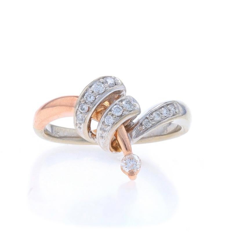 Dimensione: 7
Tassa sulle taglie: Aumento di 3 taglie per $35 o Diminuzione di 1 taglia e mezza per $35

Contenuto metallico: Oro bianco 14k e oro rosa 14k

Informazioni su A. Stone

Diamanti naturali
Carati: .30ctw
Taglio: Rotondo brillante
Colore: