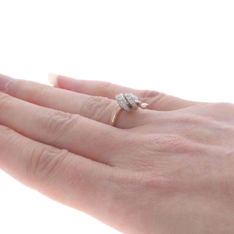 Donna Anello con diamante in oro bianco - 14k Round Brilliante .30ctw Twist Looping in vendita