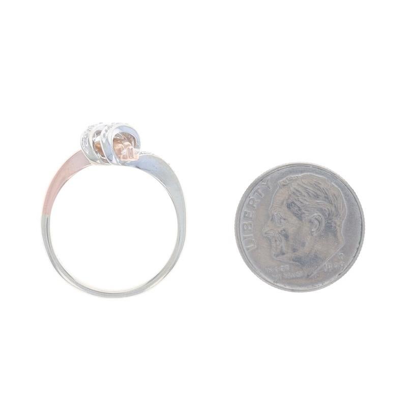 Anello con diamante in oro bianco - 14k Round Brilliante .30ctw Twist Looping in vendita 1
