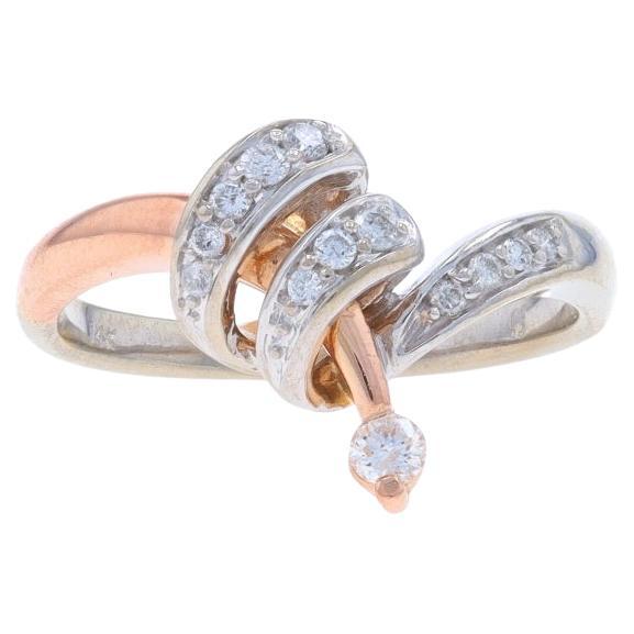 Anillo de diamantes de oro blanco - 14k brillante redondo .30ctw Twist Loop