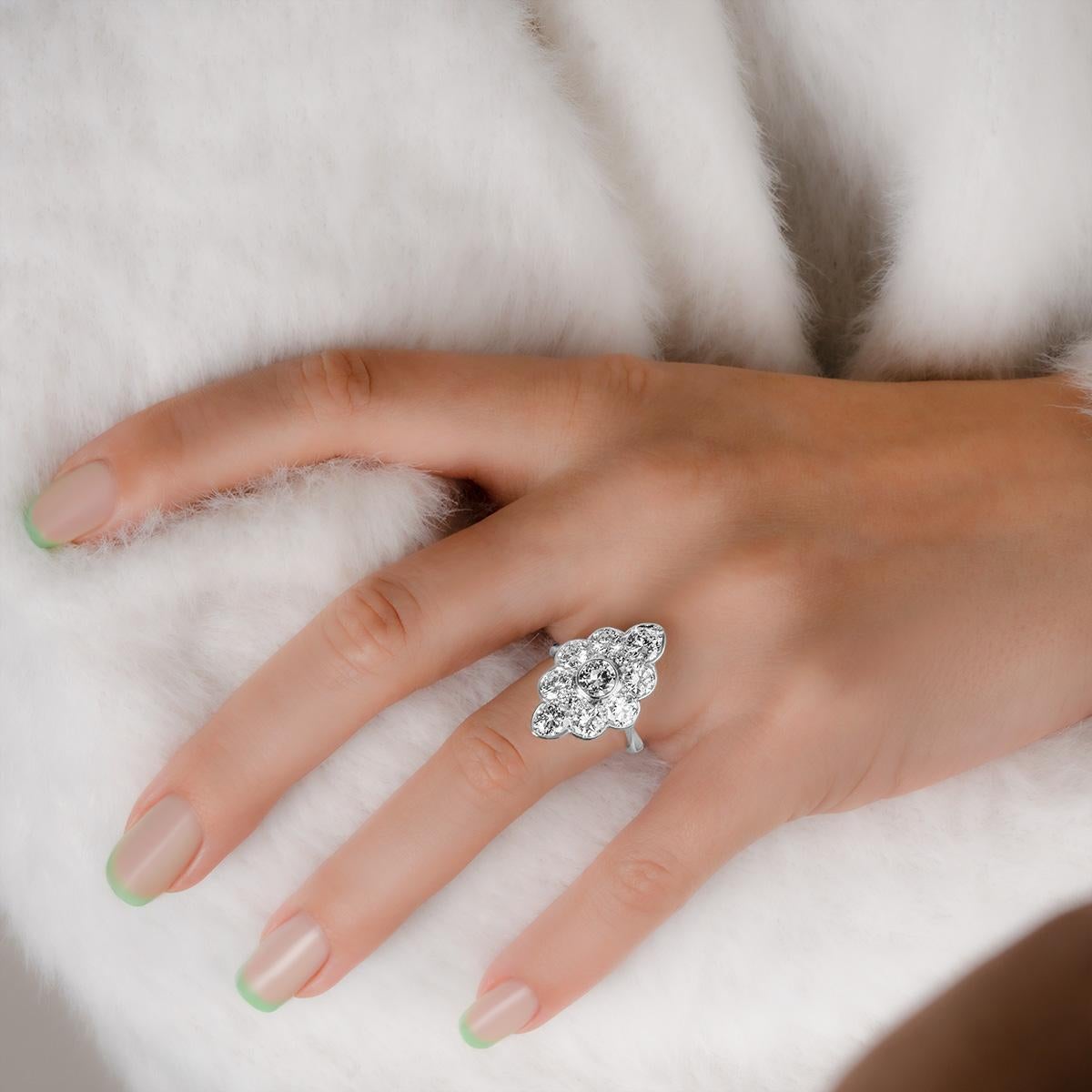 Women's or Men's White Gold Diamond Ring 3.10ct For Sale