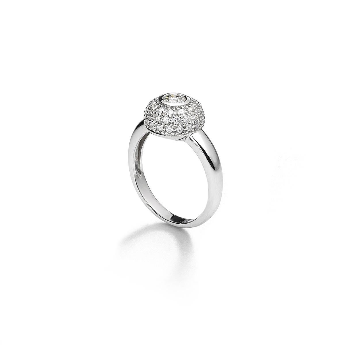 Ring in 18kt white gold set with 47 diamonds 0.81 cts Size 56      