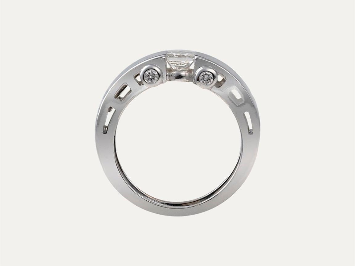 Brilliant Cut White Gold Diamond Ring For Sale