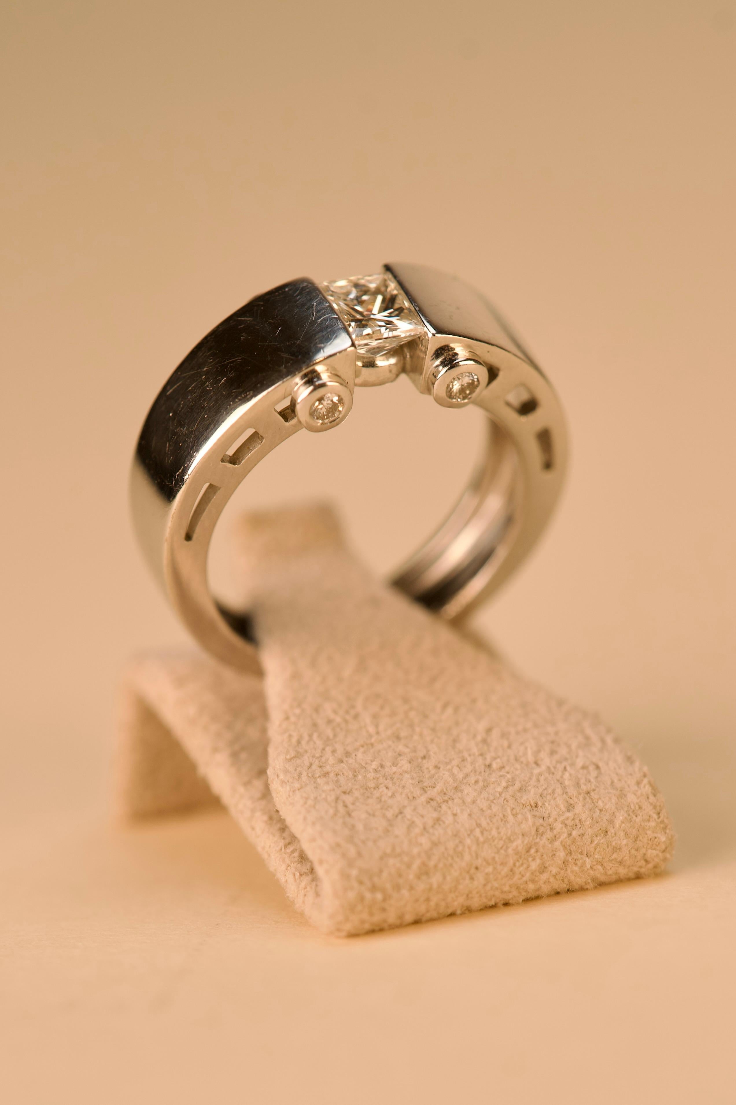 Anello con diamante in oro bianco In condizioni ottime in vendita a Lisboa, PT