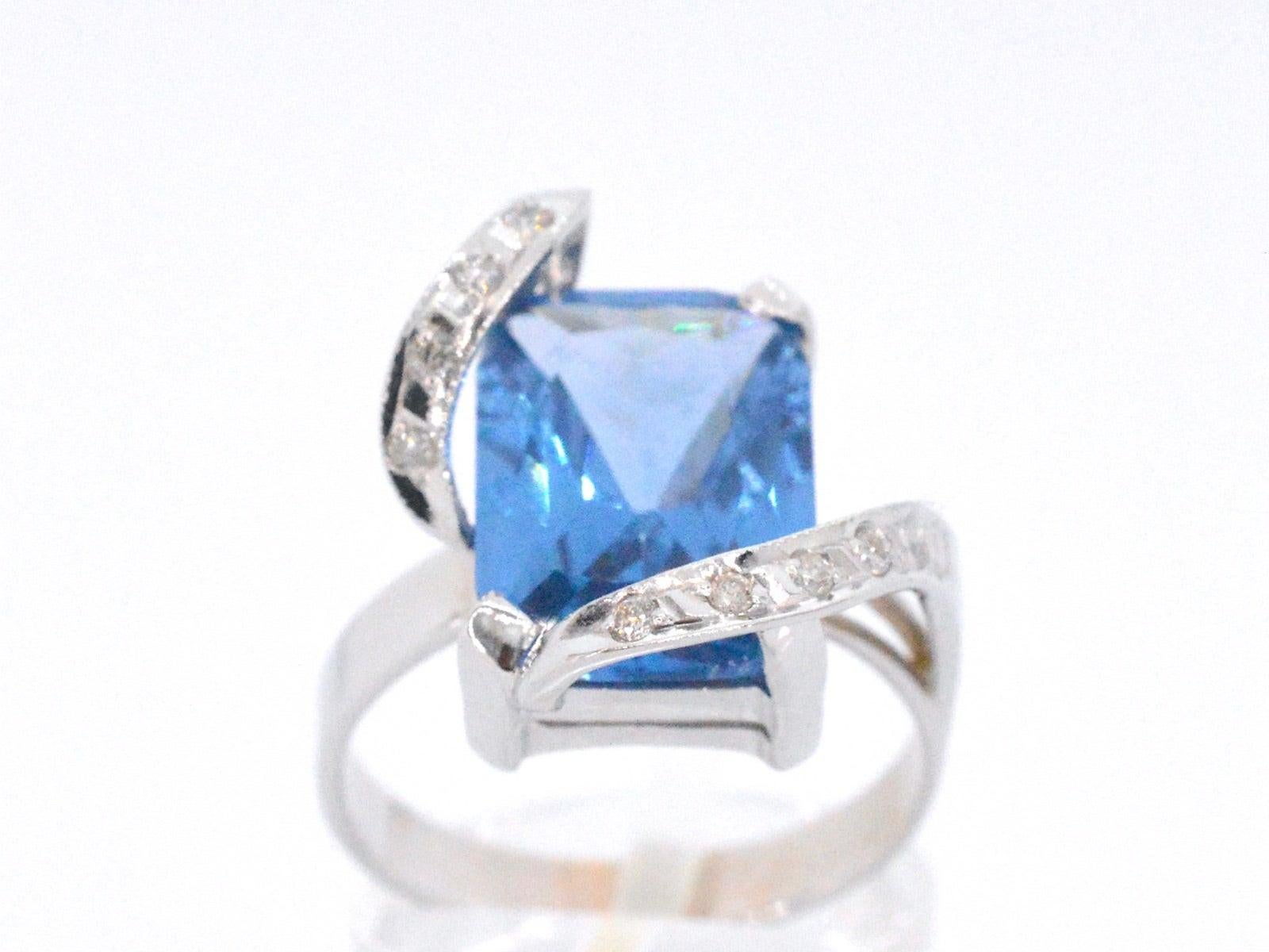 White gold diamond ring with a blue gemstone For Sale 3