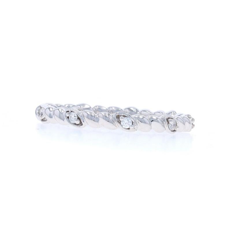 Anello a corda con diamanti in oro bianco 14k a brillante rotondo da 0,10 ct. In condizioni Nuovo in vendita a Greensboro, NC