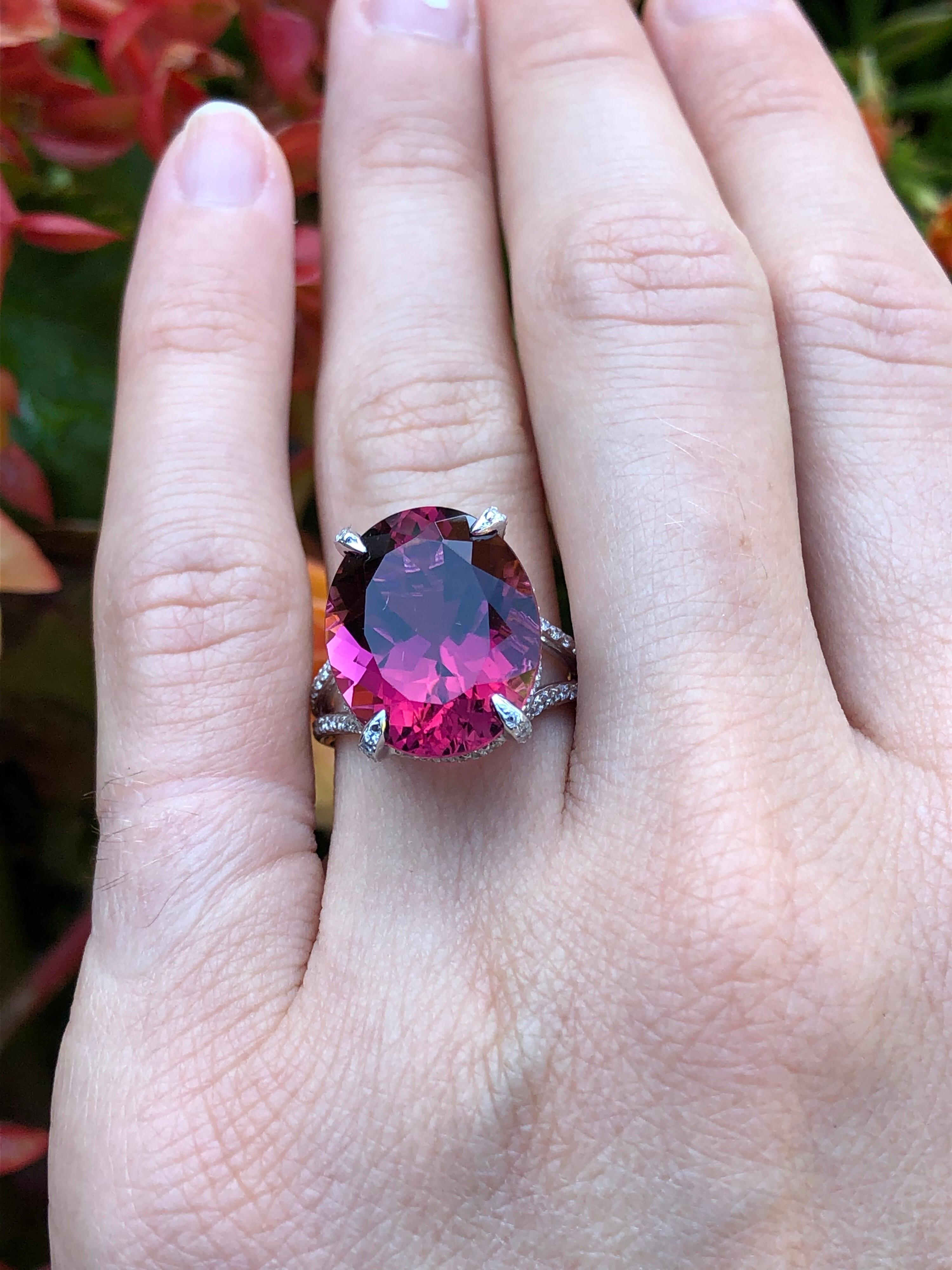 Rubellite Tourmaline Ring 11.90 Carats Oval In New Condition In Beverly Hills, CA
