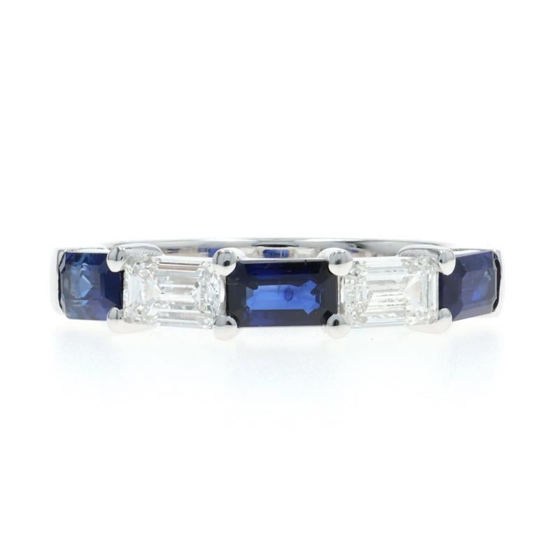 Taille : 6 1/2
Frais de taille : Up&Up 2 tailles pour $60 ou Down 1 taille pour $40

Contenu métallique : Or blanc 14k

Informations sur les pierres

Diamants naturels
Carat(s) : .56ctw
Coupe : Émeraude
Couleur : G - H
Clarté : VS1 - VS2

Saphirs