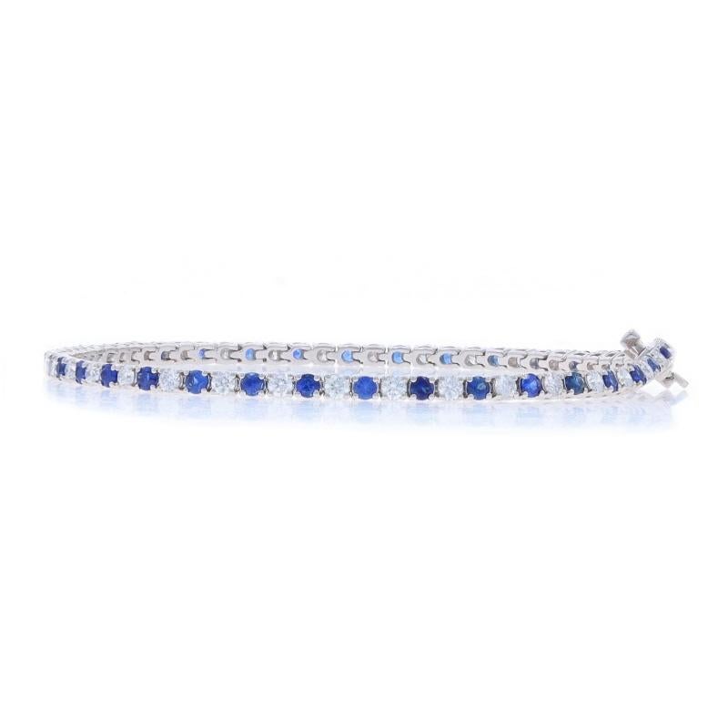 Contenu métallique : Or blanc 14k

Informations sur les pierres

Diamants naturels
Carat(s) : 1.53ctw
Coupe : Brillant rond
Couleur : G
Clarté : SI1 - SI2

Saphirs naturels
Traitement : Chauffage
Carat(s) : 2.16ctw
Coupe : Ronde

Total des carats :