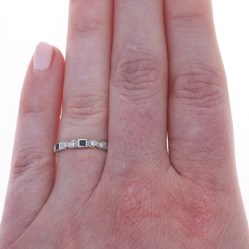 Taglio rotondo Fascia nuziale in oro bianco con diamante e zaffiro - Anello tondo Brilliante 14k da 0,27 ct. in vendita