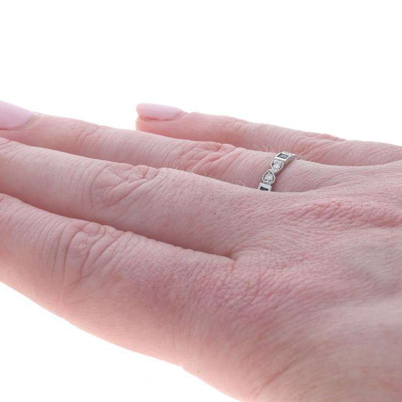 Donna Fascia nuziale in oro bianco con diamante e zaffiro - Anello tondo Brilliante 14k da 0,27 ct. in vendita