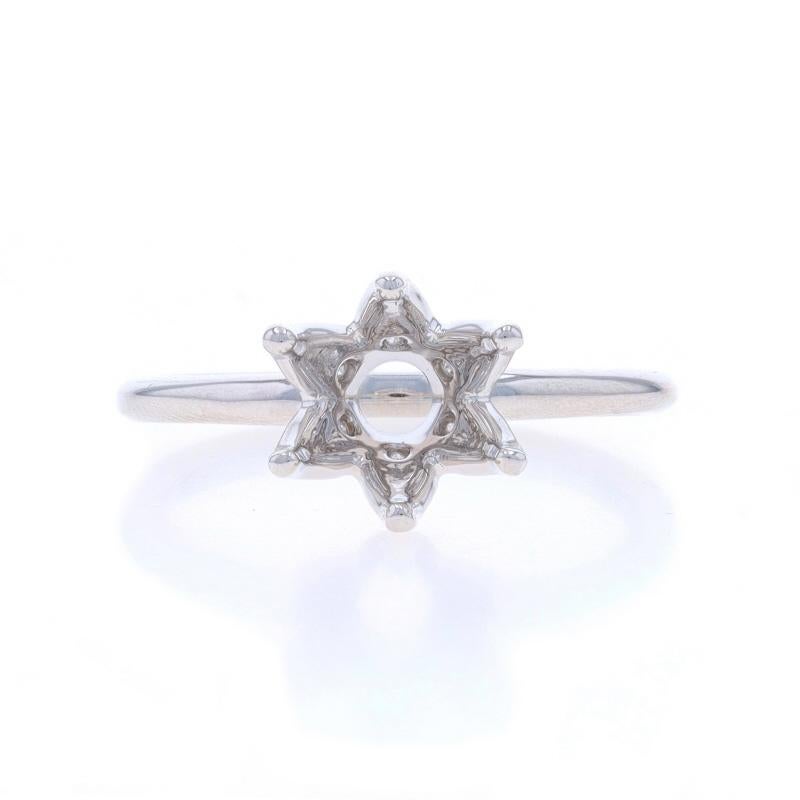 Taille : 6 1/2

Note : Veuillez nous contacter pour un devis de redimensionnement.

Contenu métallique : Or blanc 14k

Informations sur les pierres

Diamants naturels
Carat(s) : .04ctw
Coupe : Brillant rond
Couleur : F - G
Clarté : VS2 - SI1

Total