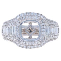 Bague halo semi-mountée en or blanc 18 carats Rd & Baguette 1,94 carat poids total - 8 mm coussin